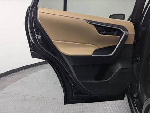 Used 2020 Toyota RAV4 LE w/ Phone Cable & Charge Package image 14