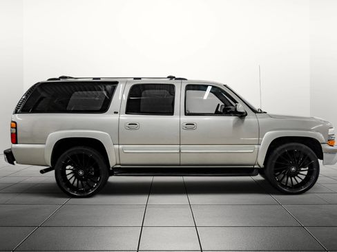 Used 2006 Chevrolet Suburban LT w/ Preferred Equipment Group RWD image 8
