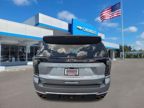 Used 2025 Chevrolet Suburban High Country AWD/4WD image 4