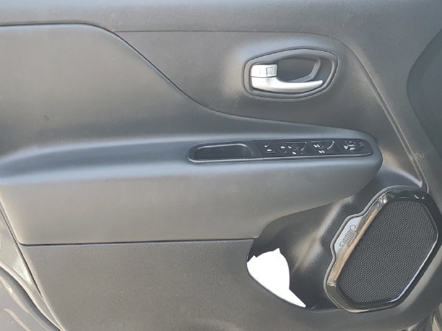 Used 2022 Jeep Renegade Altitude w/ Sun/Sound Group AWD/4WD image 26