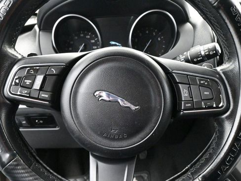 Used 2017 Jaguar F-PACE Premium image 18