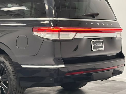 Certified 2023 Lincoln Navigator L Reserve AWD/4WD image 7