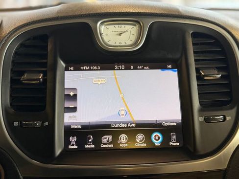 Used 2015 Chrysler 300 Limited image 29