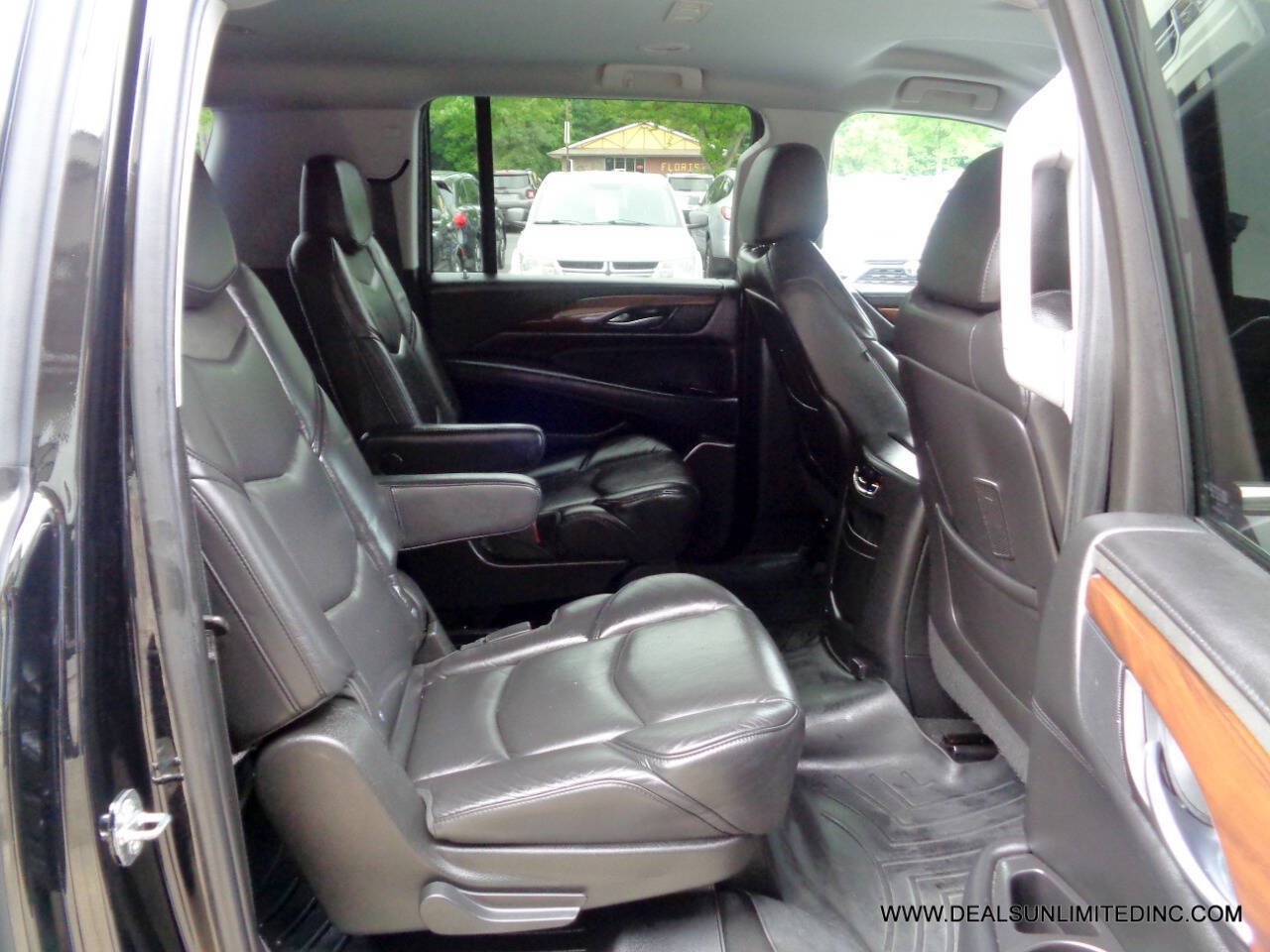 Used 2019 Cadillac Escalade ESV 4WD image 33