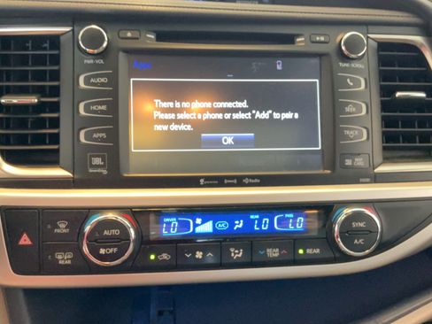 Used 2019 Toyota Highlander Limited FWD image 21