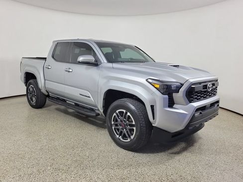 Used 2024 Toyota Tacoma TRD Sport w/ TRD Sport Upgrade Package RWD image 4