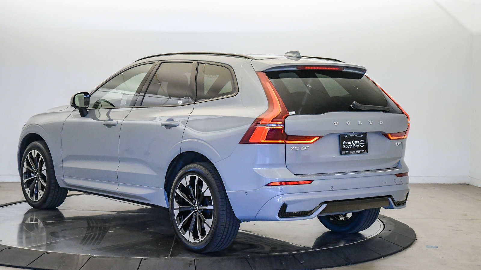 Certified 2026 Volvo XC60 B5 Plus AWD/4WD image 2