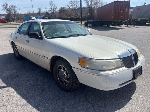 Used 2000 Lincoln Town Car Signature RWD image 4