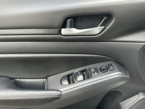 Used 2025 Nissan Altima 2.5 SV image 12