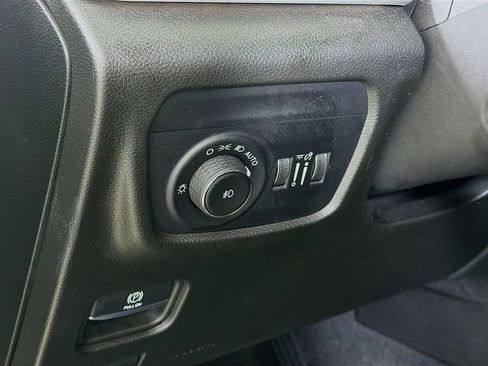 Used 2023 Jeep Grand Cherokee L Limited w/ Luxury Tech Group II image 12