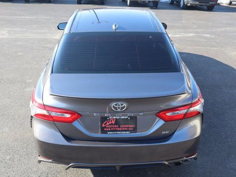 Used 2019 Toyota Camry SE w/ Carpet Mat Package image 7