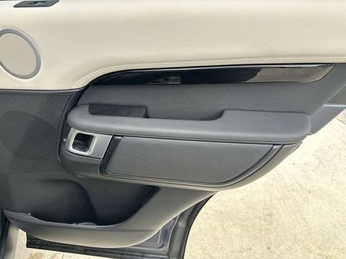 Used 2025 Land Rover Discovery S image 37