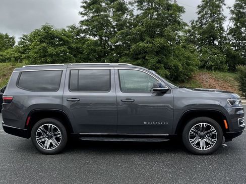 Used 2024 Jeep Wagoneer Series II w/ Flexible Seating Group image 6