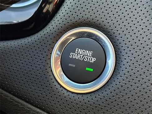 Used 2025 Cadillac XT6 Luxury image 12