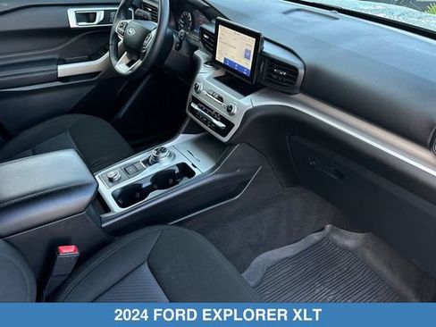 Used 2024 Ford Explorer XLT w/ Class IV Trailer Tow Package AWD/4WD image 19