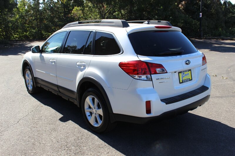 Used 2014 Subaru Outback 2.5i Limited w/ Moonroof Package AWD/4WD image 3
