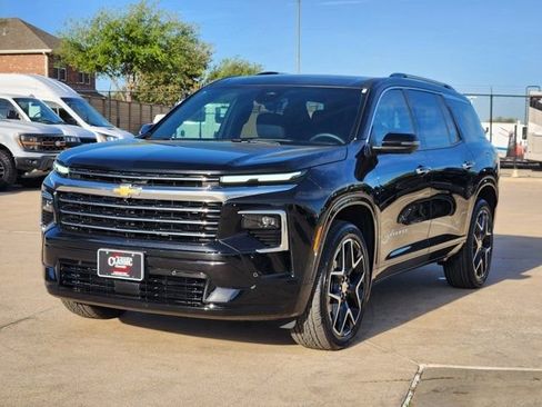 Used 2025 Chevrolet Traverse High Country image 12