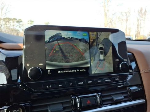 New 2025 Nissan Pathfinder Platinum image 16