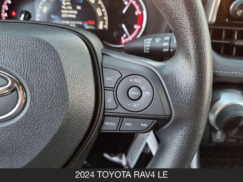 Used 2024 Toyota RAV4 LE AWD/4WD image 18