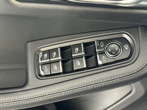 Certified 2026 Porsche Macan AWD/4WD image 13