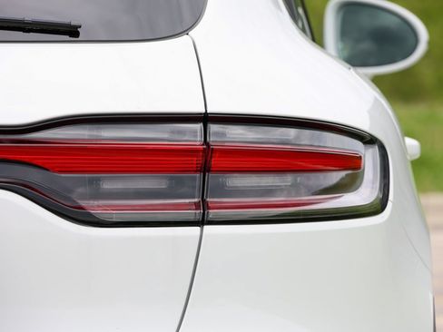 New 2026 Porsche Macan AWD/4WD image 18