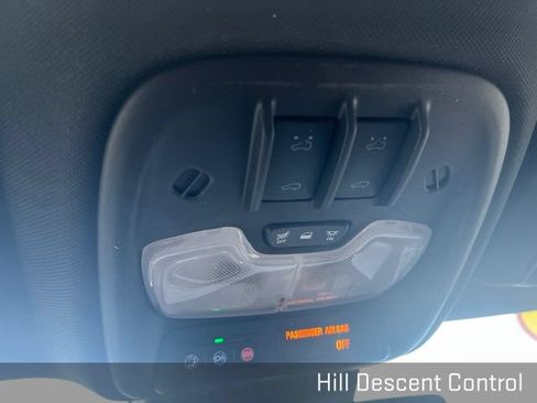 Used 2023 GMC Sierra 1500 AT4 w/ Technology Package AWD/4WD image 35