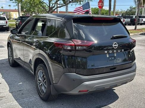 Used 2023 Nissan Rogue S image 5