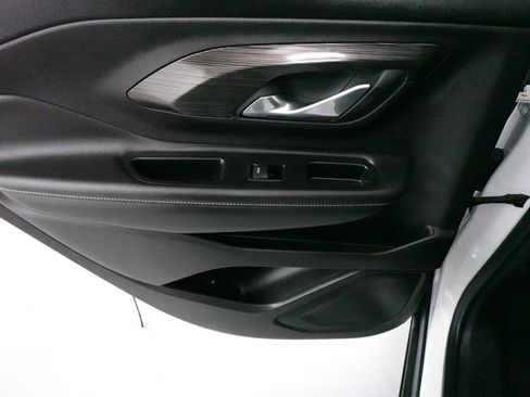 Used 2024 GMC Terrain SLT image 25