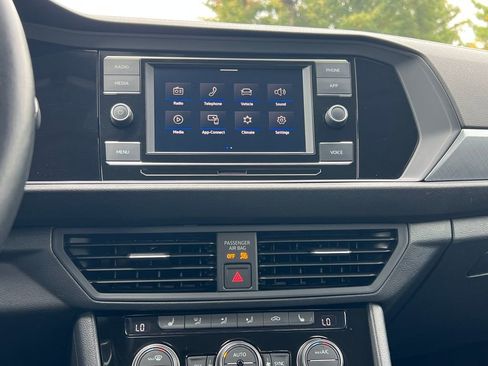 Used 2024 Volkswagen Jetta SE image 21