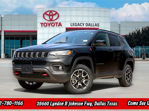 Used 2024 Jeep Compass Trailhawk AWD/4WD image 1