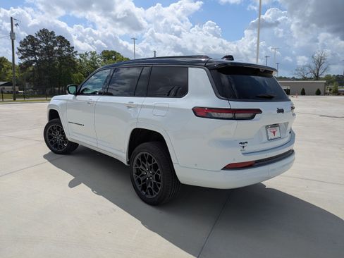 New 2026 Jeep Grand Cherokee L Summit AWD/4WD image 5