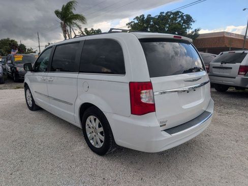 Used 2016 Chrysler Town & Country Touring FWD image 5