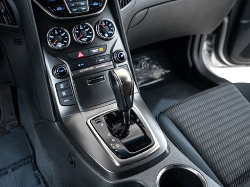 Used 2015 Hyundai Genesis 3.8 image 28