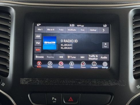 Used 2019 Jeep Cherokee Latitude Plus w/ Comfort/Convenience Group AWD/4WD image 26