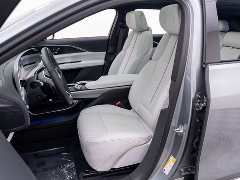 Certified 2024 Cadillac Lyriq Luxury AWD/4WD image 18