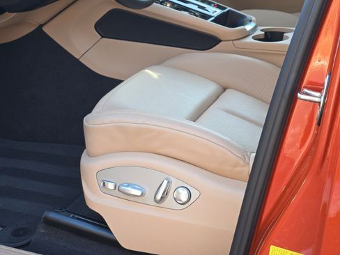 Used 2025 Porsche Macan image 30