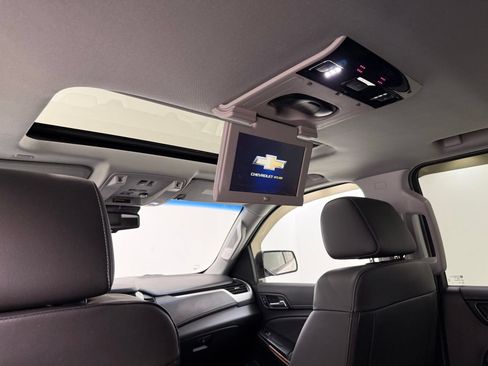 Used 2019 Chevrolet Suburban Premier AWD/4WD image 26