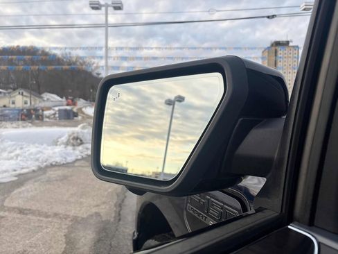 Used 2023 Ford F150 Lightning Lariat image 11