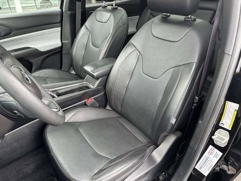 Used 2023 Jeep Compass Latitude w/ Sun and Sound Group AWD/4WD image 20