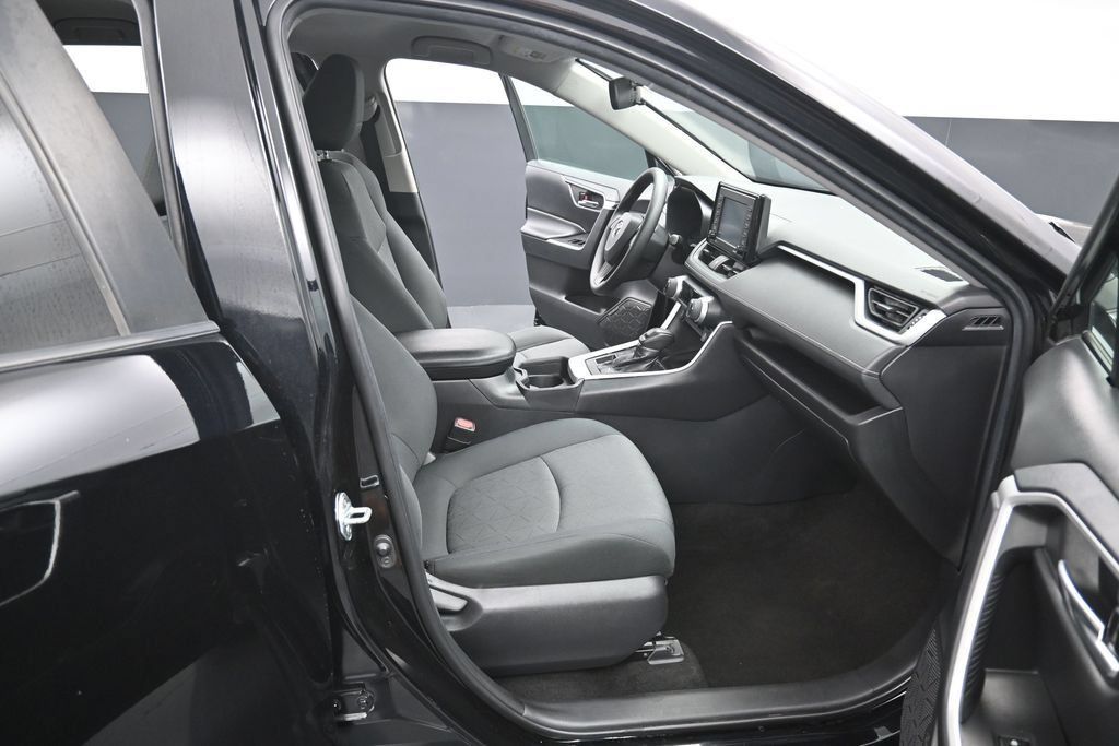 Used 2021 Toyota RAV4 XLE AWD/4WD image 31