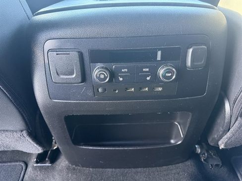 Used 2018 Chevrolet Suburban Premier image 24