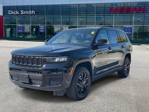 Used 2024 Jeep Grand Cherokee L Laredo image 3