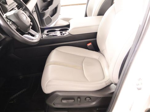 Used 2023 Honda Pilot Touring image 12