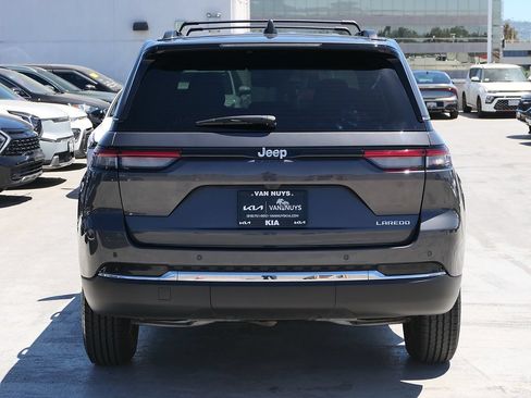 Used 2025 Jeep Grand Cherokee Laredo RWD image 5