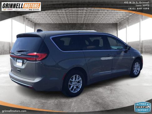 Used 2025 Chrysler Pacifica Select FWD image 5
