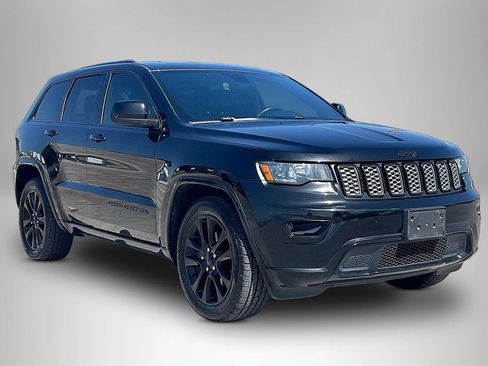 Used 2018 Jeep Grand Cherokee Altitude RWD image 1