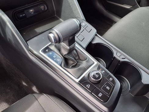Used 2025 Kia Sportage LX FWD image 22