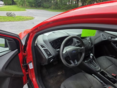 Used 2016 Ford Focus SE FWD image 9