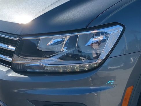 Certified 2020 Volkswagen Tiguan SE image 7