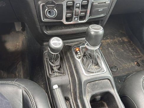 Used 2022 Jeep Gladiator Overland w/ Popular Equipment Package AWD/4WD image 4